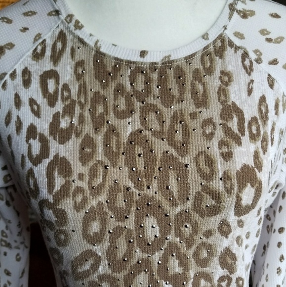 Animal print top with shiny bead design - Picture 2 of 5